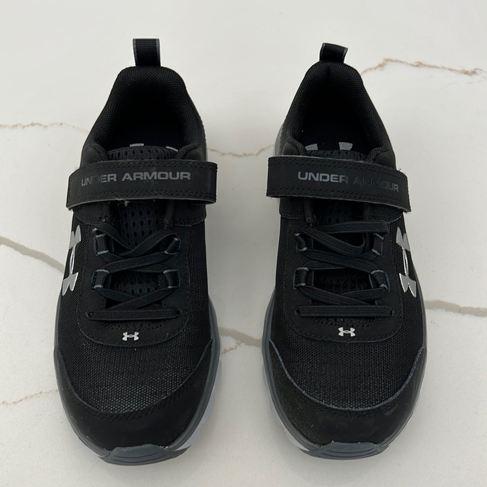 Under Armour boys shoes size 2